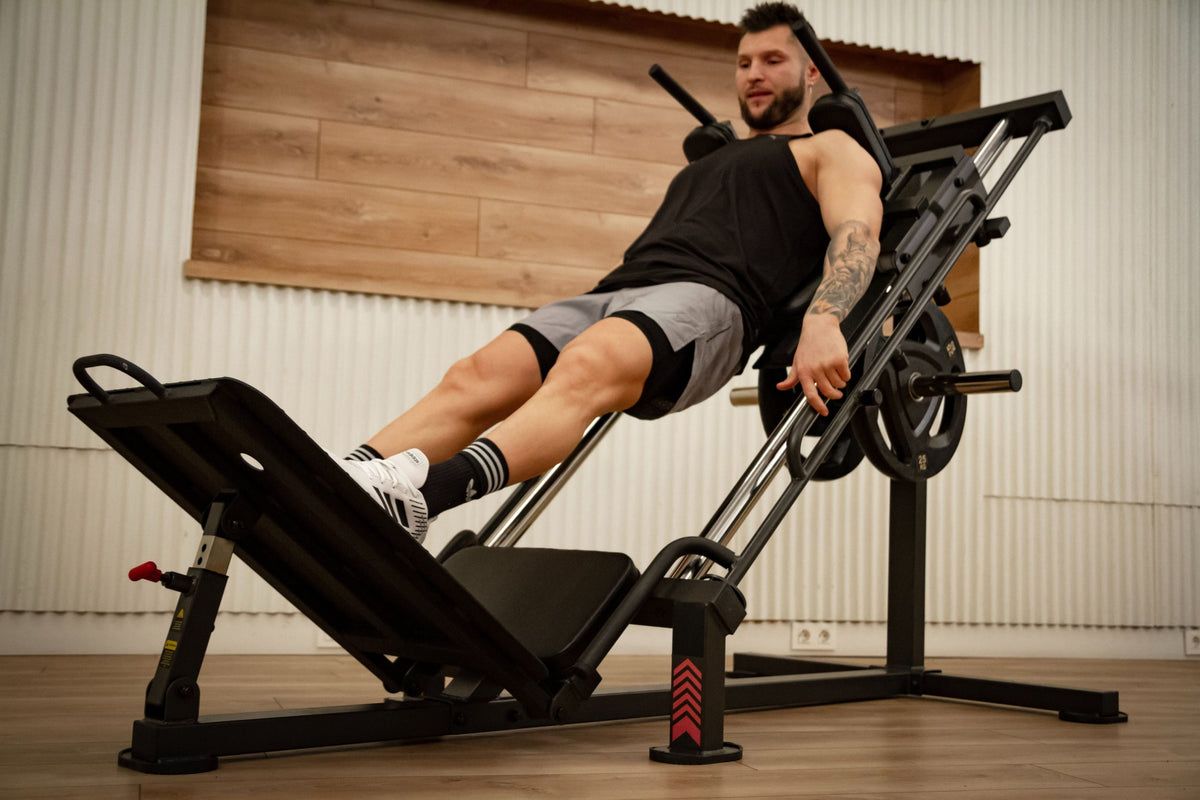 BH FITNESS G530 HACK SQUAT / LEG PRESS COMBO